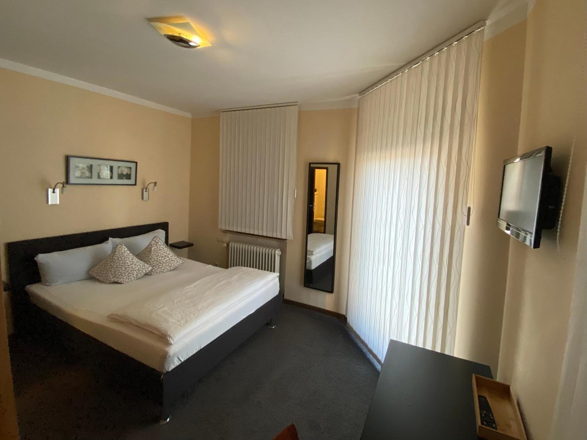 Hotel Alessandro Neuried  ภายนอก รูปภาพ